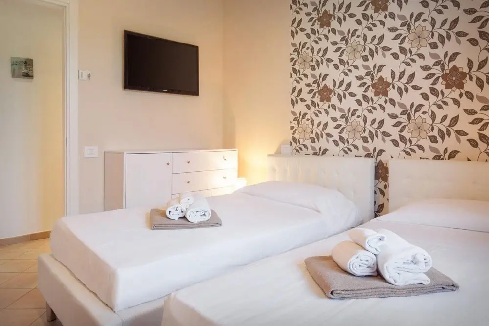 Villa Sybille - 8 Sleeps Pool and Lake View in Torri del Benaco
