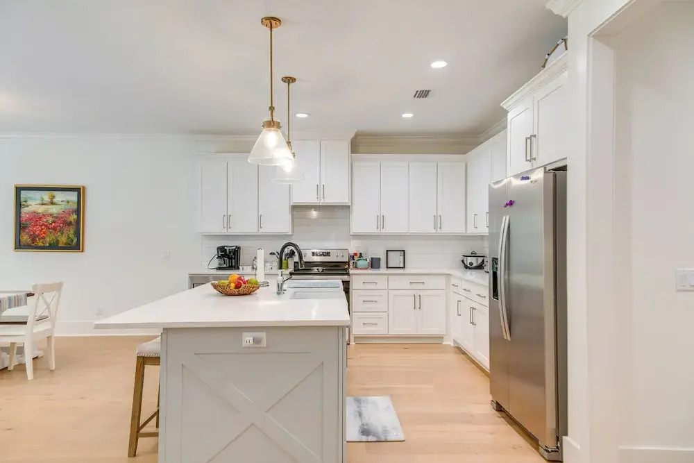 Chic St Simons Island Vacation Rental w/ Backyard