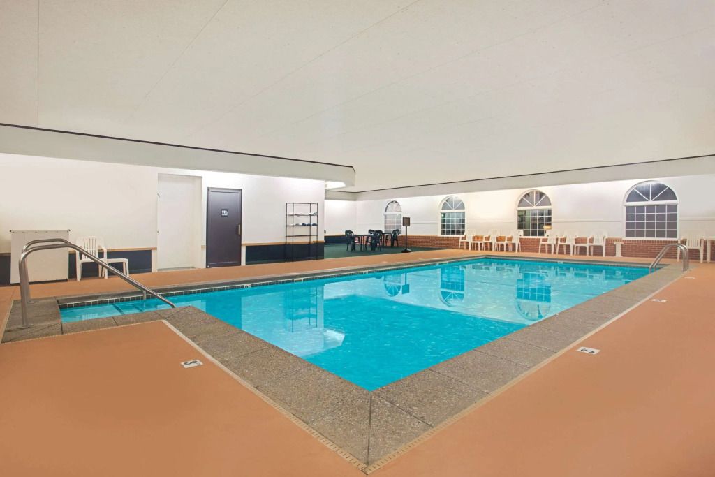 Super 8 by Wyndham New Hampton