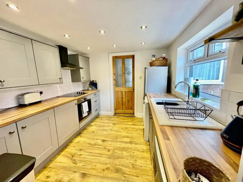 lovely 3 bed house close to the Uni & centre
