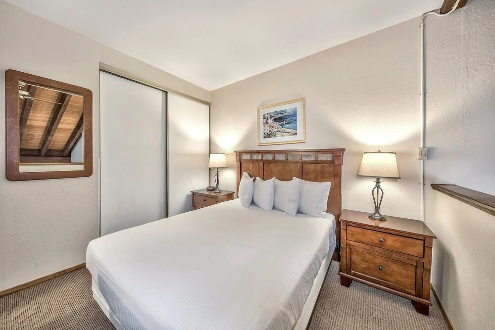 1 Bedroom Condo With Pool Views - Steps From Lake Tahoe! 1 Condo by Redawning