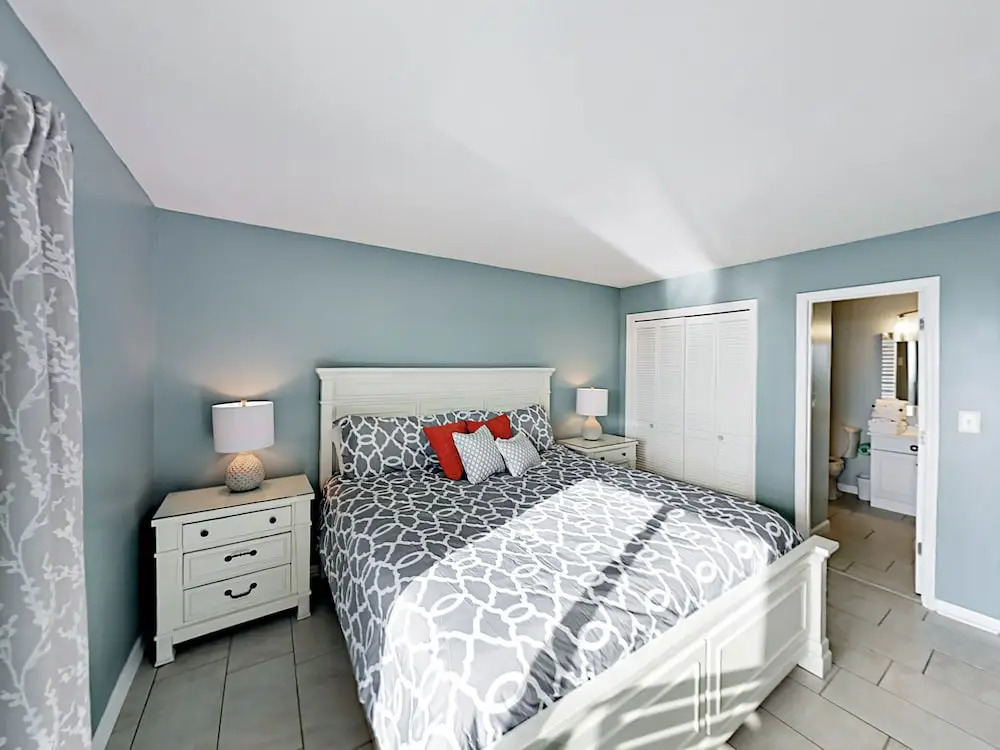 105 South Ocean Boulevard Condo 3 Bedrooms 2 Bathrooms Condo