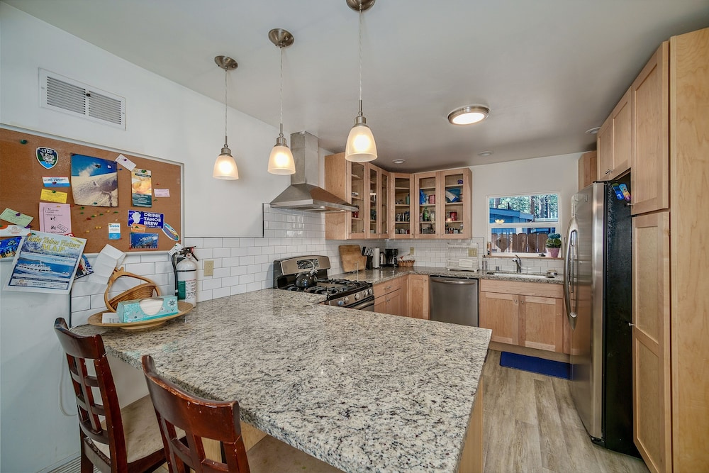Al Tahoe Cabin-vintage Meets Modern 920sf 3 Bedroom Home