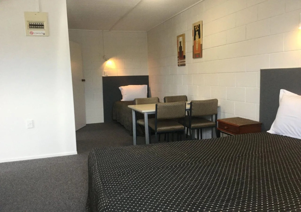 Thornton Lodge Motel
