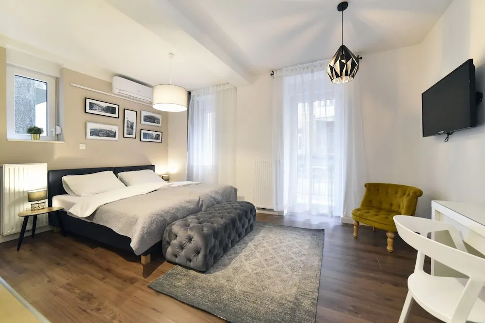 Premium Central Apartment & Room
