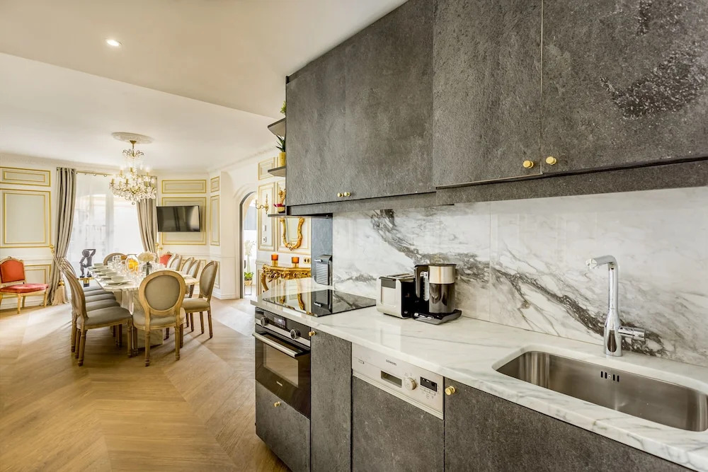Luxury 6Bdr 5Bth Heritage Building - Louvre View