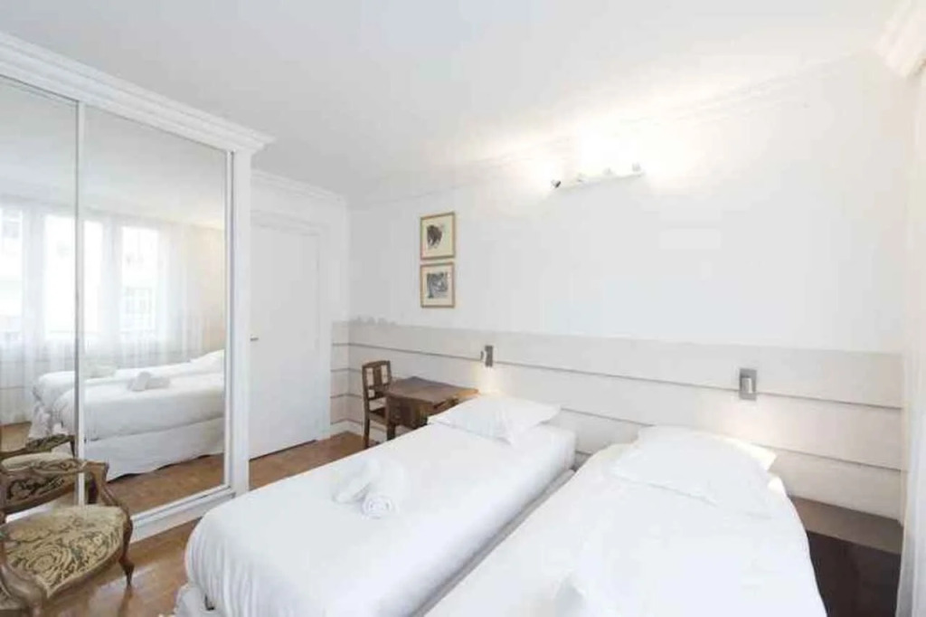Apartment near Pont de Grenelle