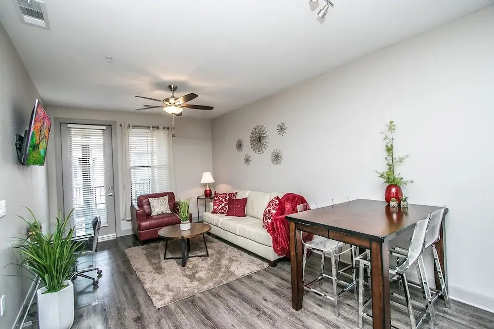 Rooftop Pool-Close 2 Shops-Dining-C4419