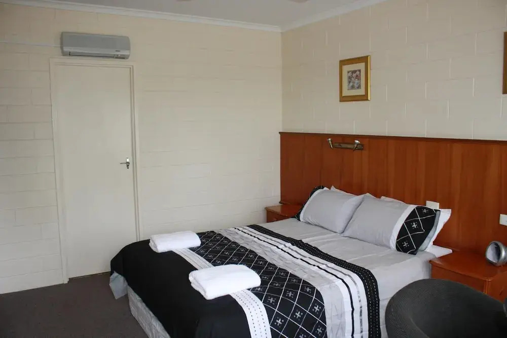 Opal Motel