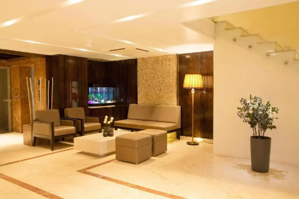 Sri Aadhish Grand Hotel