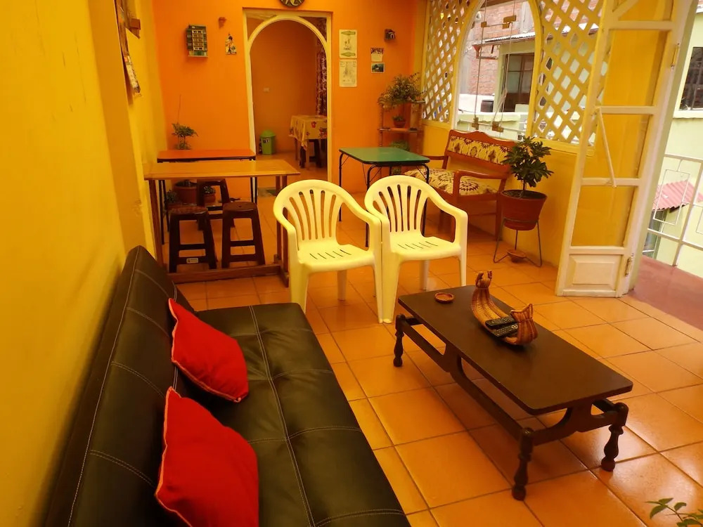 El Manzano Hostel