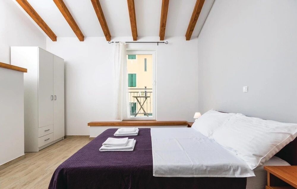 Stunning Home in Kastel Stari With Wifi and 2 Bedrooms