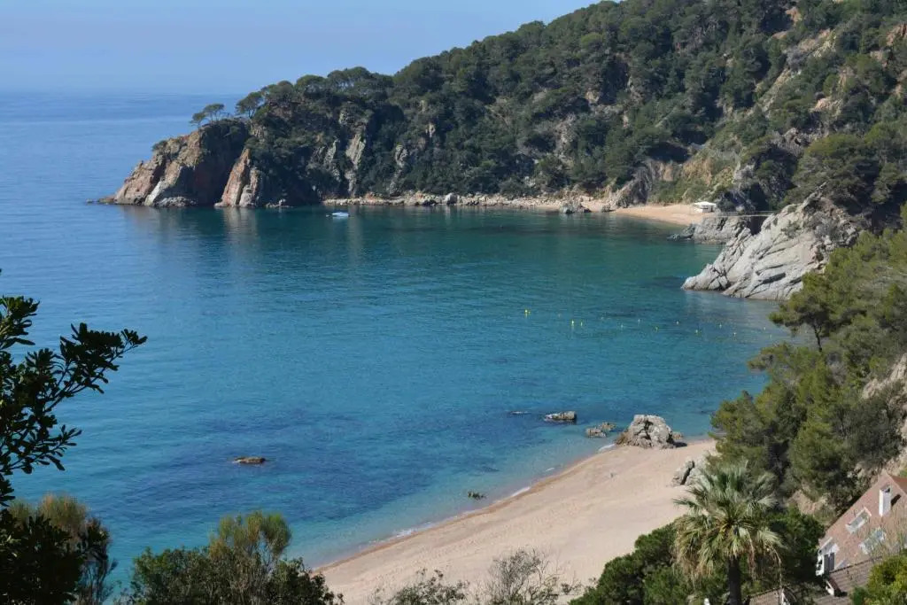 Casas Blanca 19 con piscina en playa Santa María de Llorell Tossa de Mar