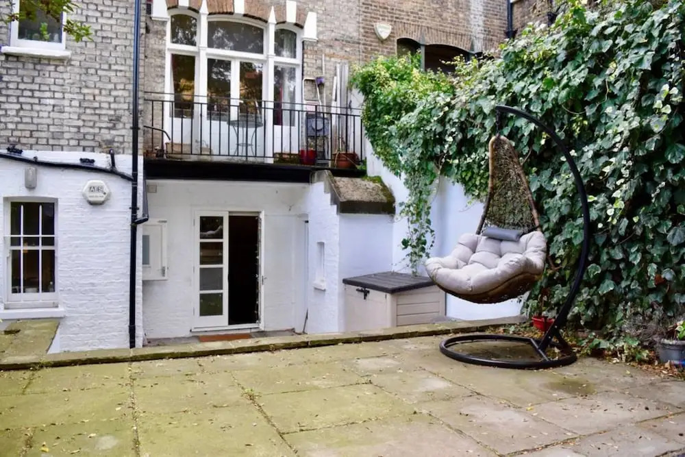 1 Bedroom Apartment With Large Garden in West London