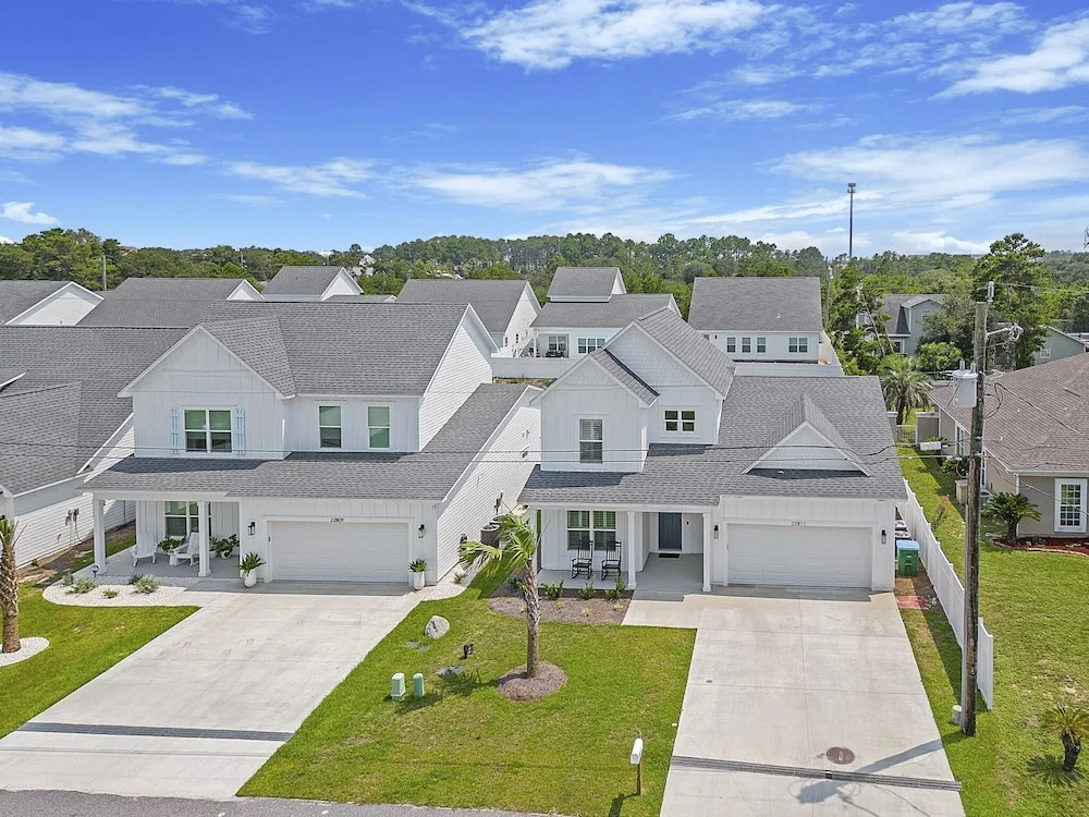 22811 Ann Miller - Saltwater Solace 4 Bedroom Home by RedAwning