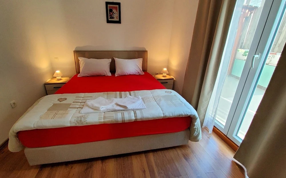 Apartment 5 Double Bed & Bidet Sleeps 2 Guests