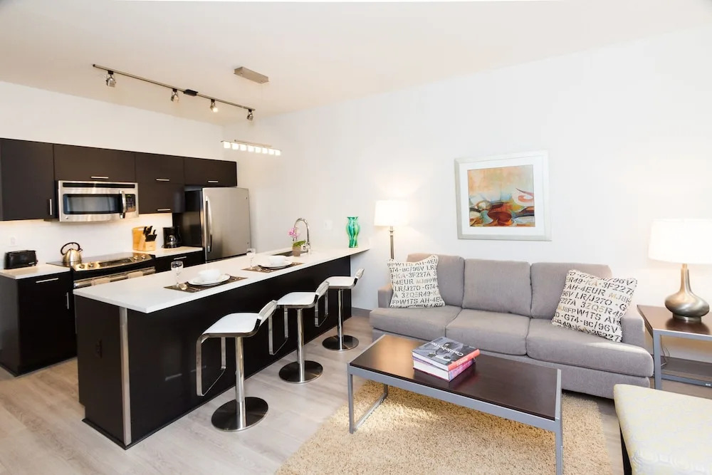 Cook City Suites - 1338 Chestnut Street