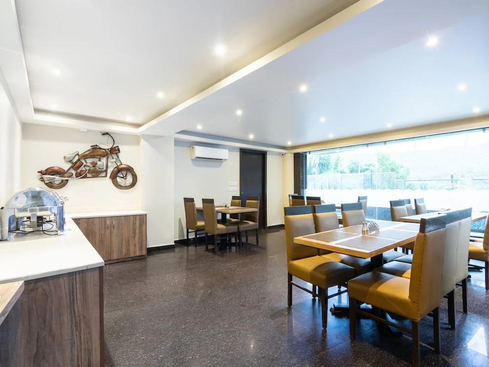 Capital O 18862 Ansh Hotel