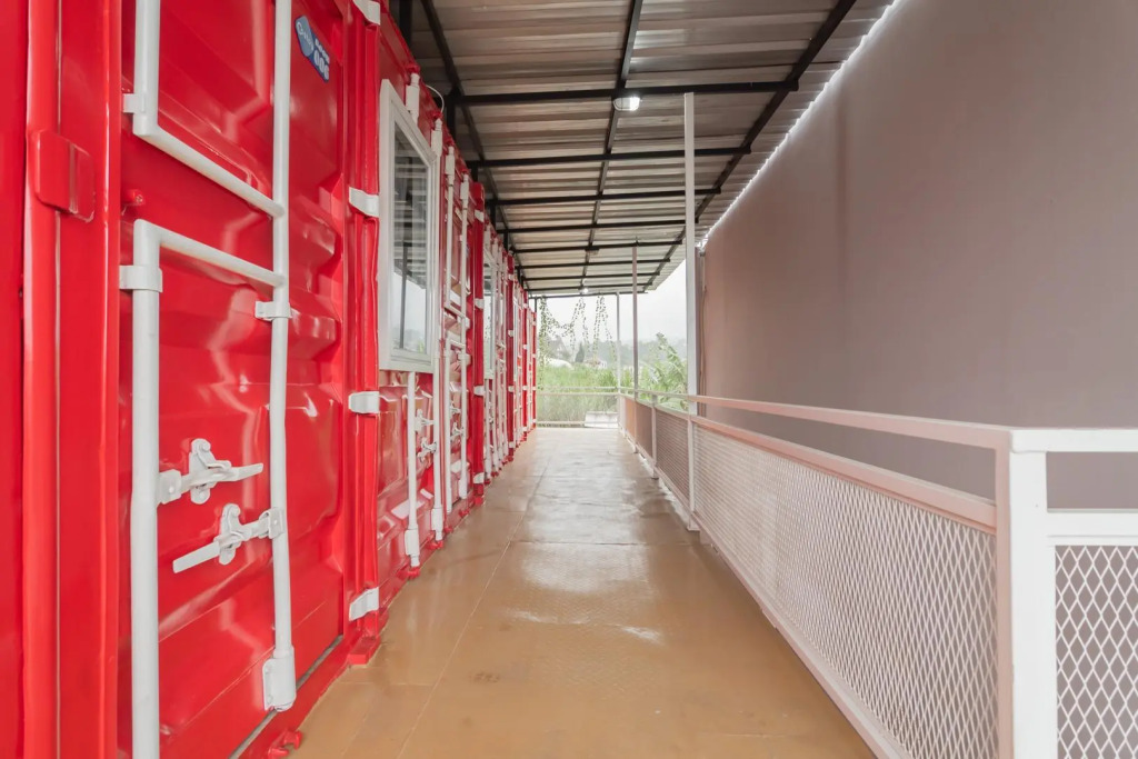 RedDoorz Plus near Lembang Park & Zoo