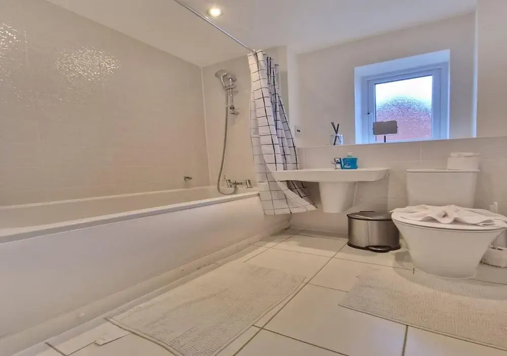 3bedroom Near Nec & Airport W/parking and Garden