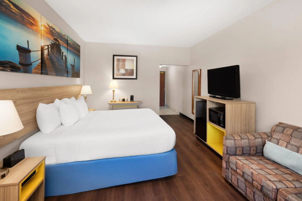 Days Inn by Wyndham Phenix City Near Fort Benning
