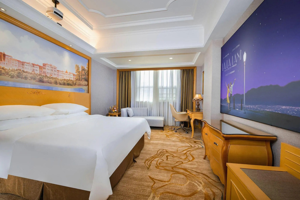 Vienna International Hotel Shenzhen Longhua Center