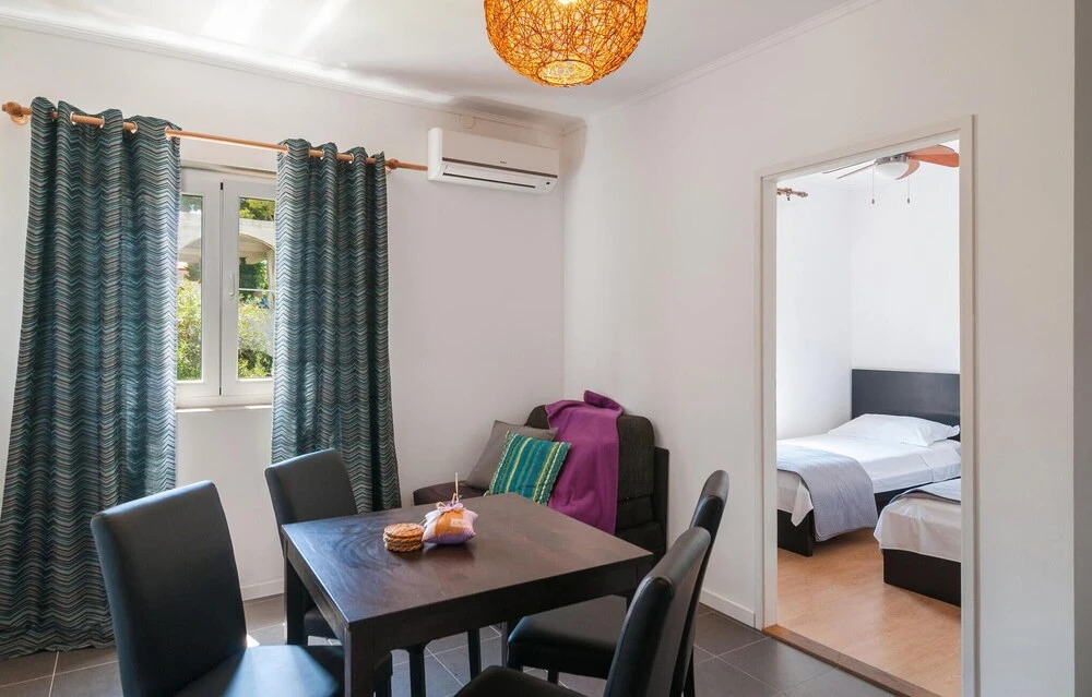 Nice Apartment in Sutivan With Wifi and 2 Bedrooms