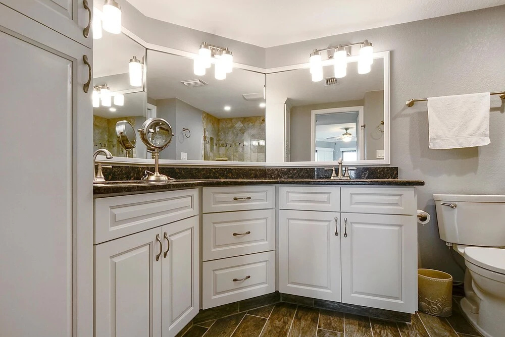 Land's End 302 Building 10 Beautifully Updated/beachfront!