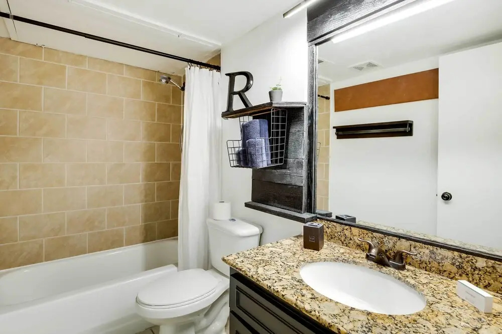 Contemporary Dallas Condo w/ Pool Access!