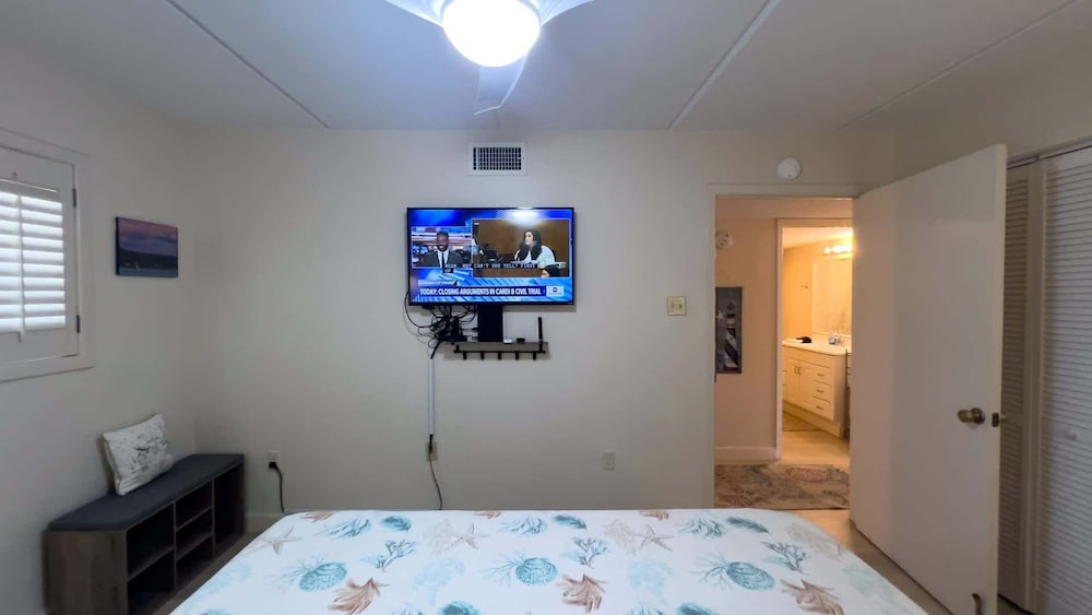 Peaceful, Big Patio, Pool, Near Beach 2 Bedroom Apts