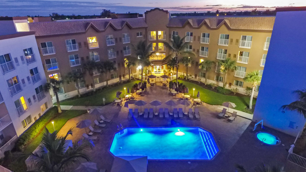 Holiday Inn Express & Suites Naples Downtown - 5th Avenue by IHG