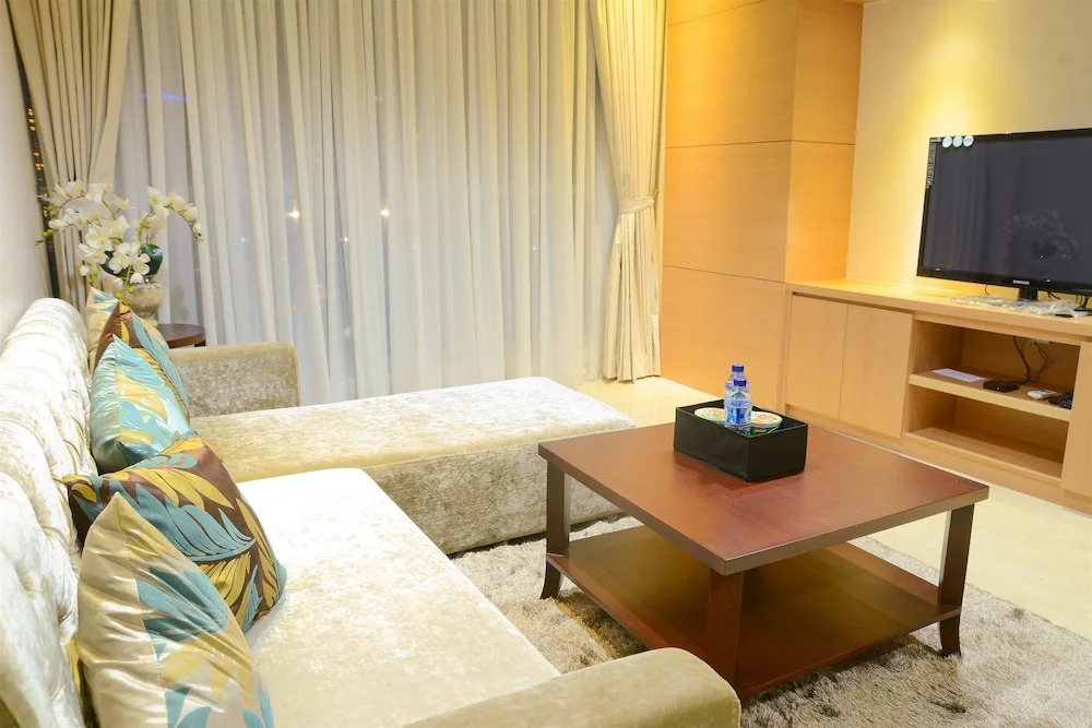Elegant Four Winds Apartment with Infinity Pool Facility