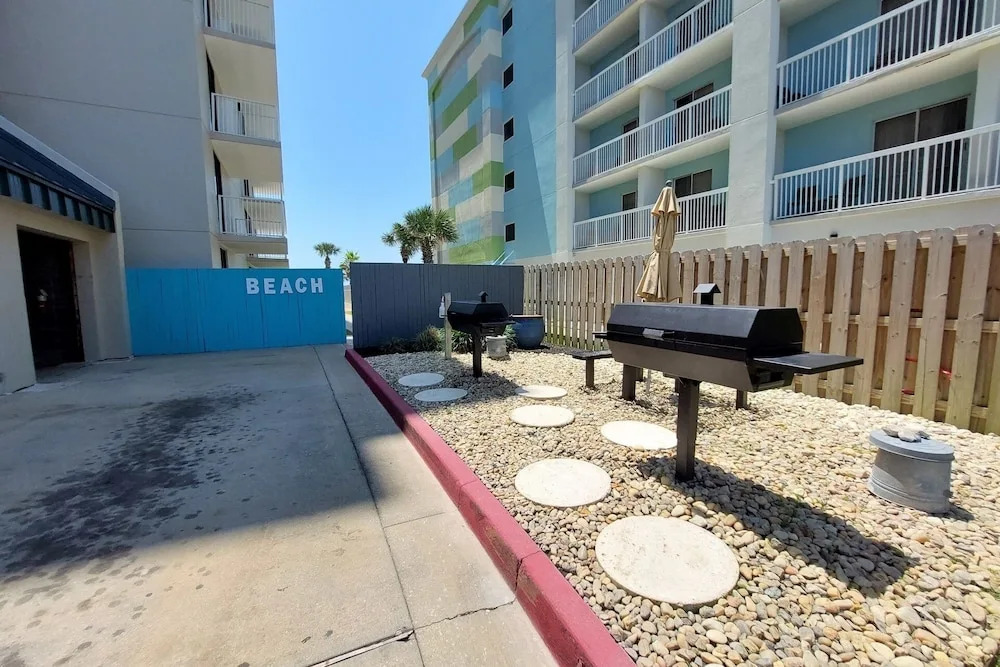 Shoalwater 1106 3 Bedroom Condo by RedAwning