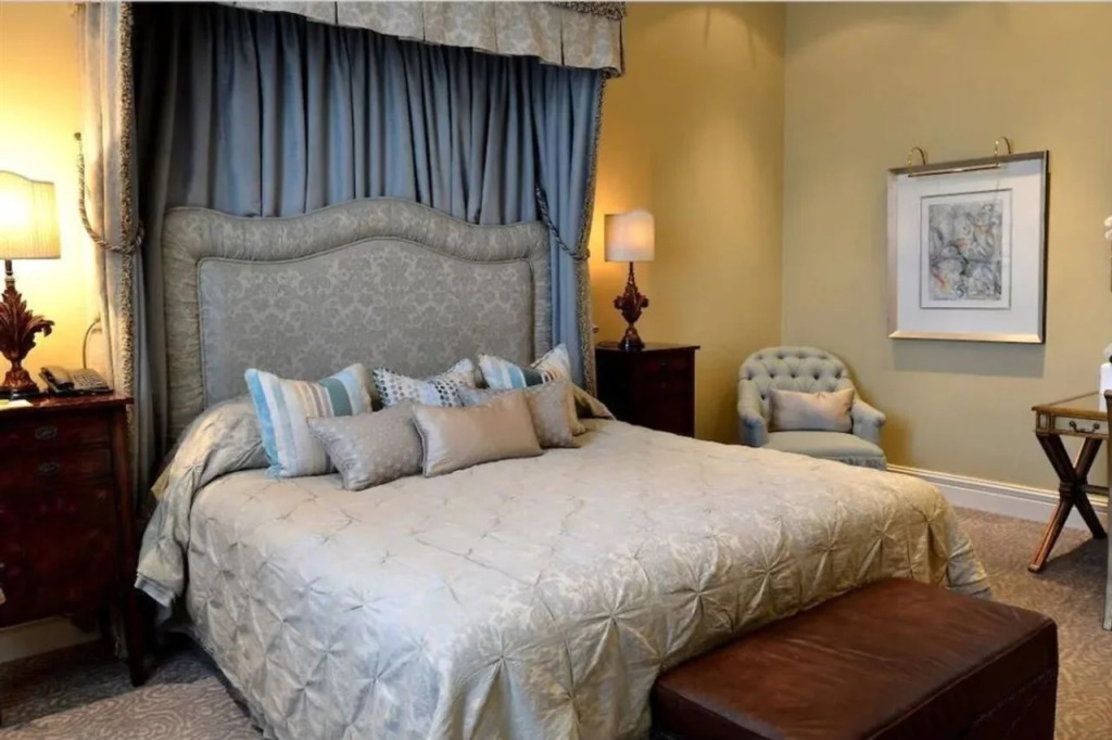 The Monarch Hotel