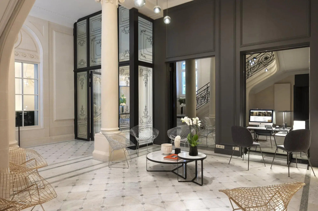 La Clef Champs-Élysées Paris by The Crest Collection