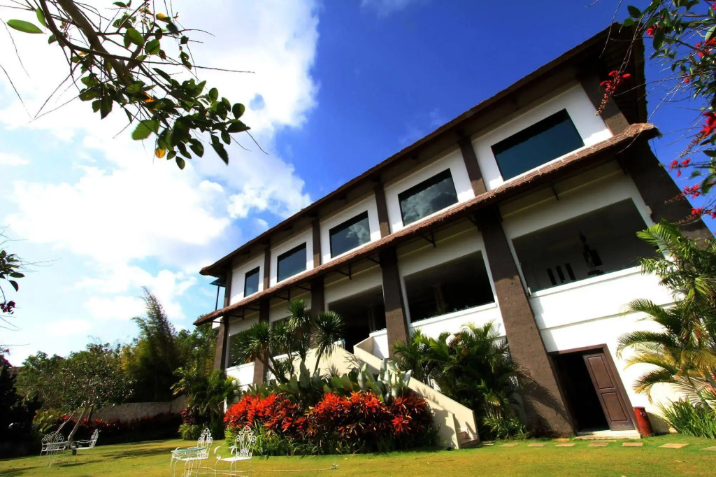 Hillstone U Villa