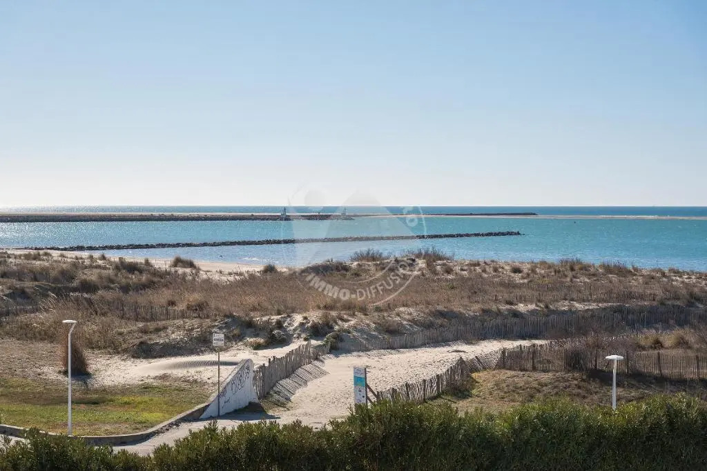 As21522 - P2 climatisé avec belle vue sur la Mer avec piscine et parking privé