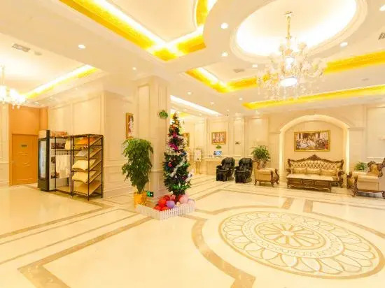 Vienna Hotel (Chibi Gaotiezhan)