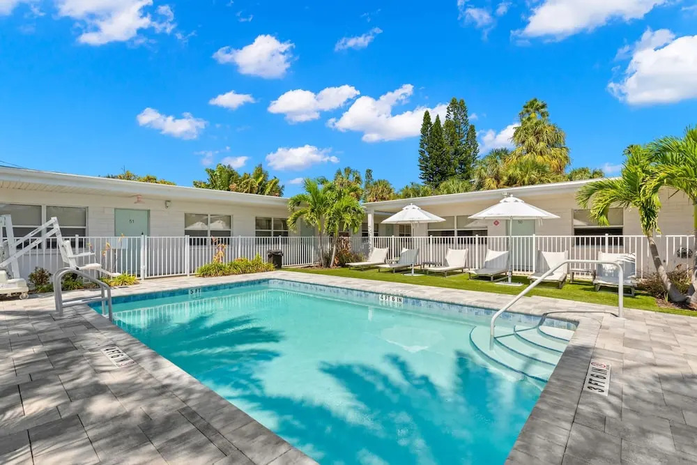 Stunning 2BR Suite, Just Steps to the Beach