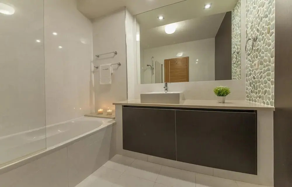 B27 - Luz Bay 2 Bedroom Apartment