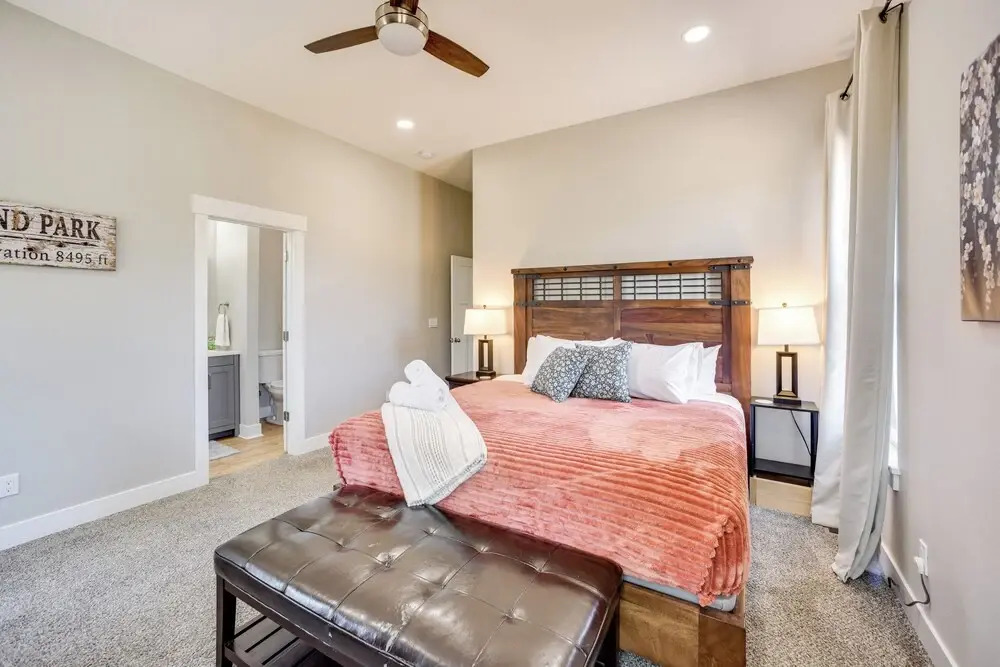 Dtwn Woodland Park Townhome w/ Covered Deck