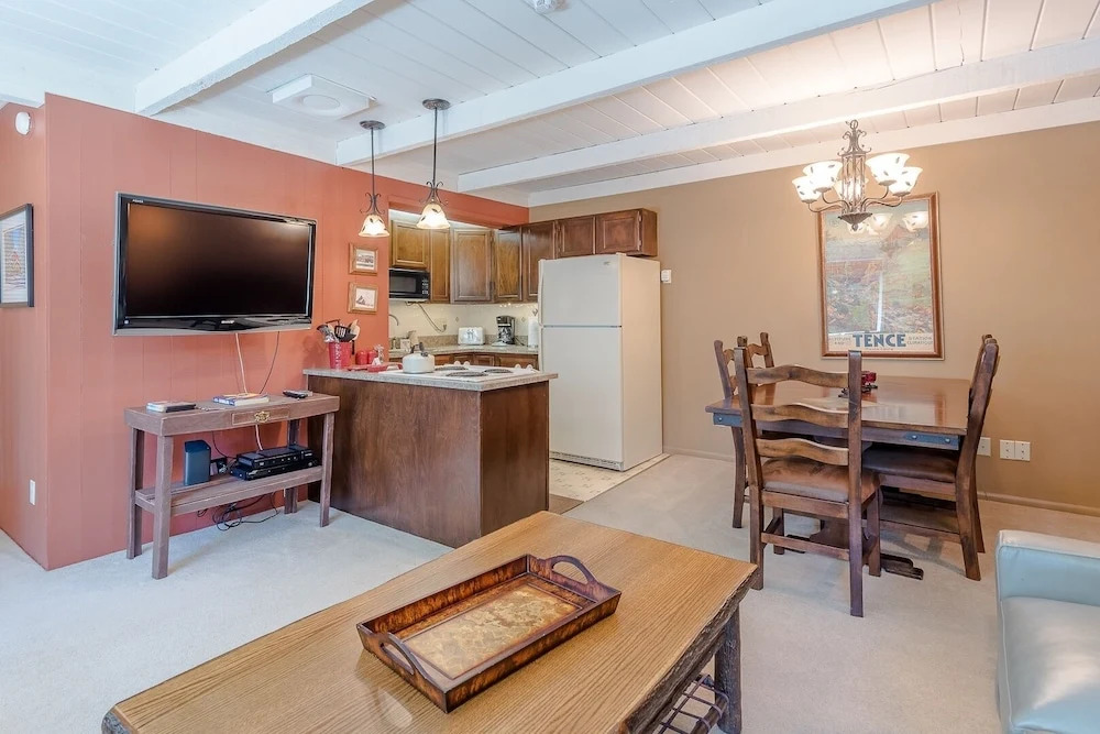 Atelier 1045 - 2 Br Condo