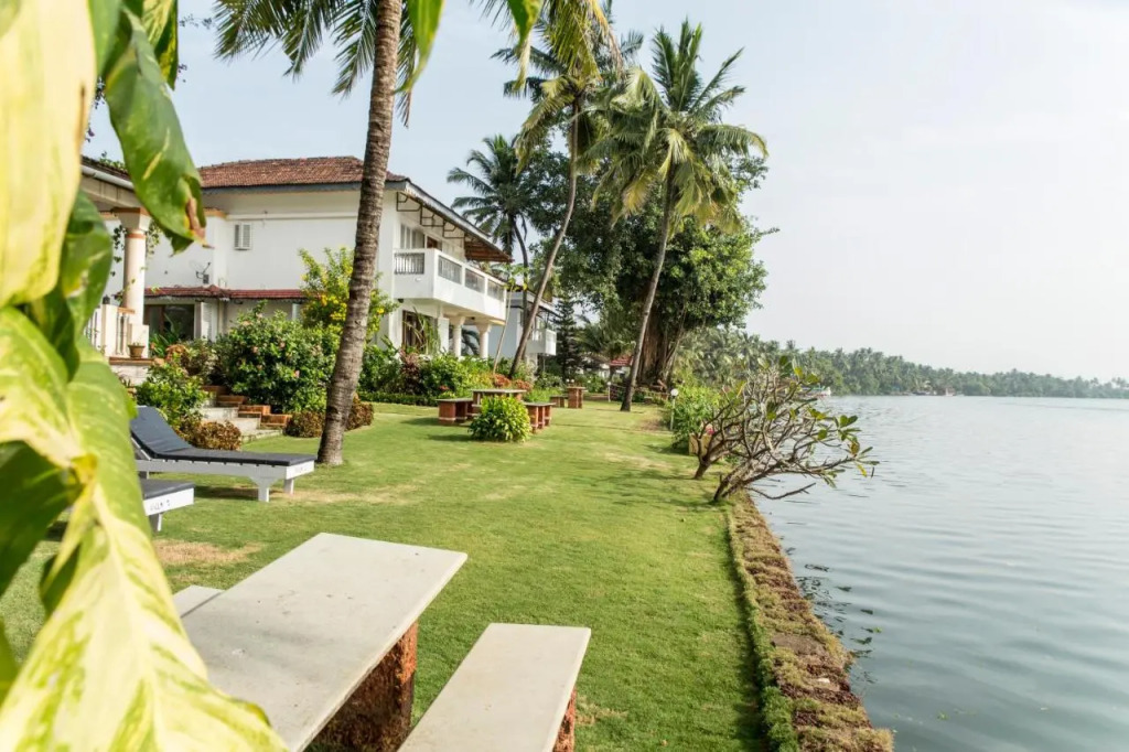 Luisa By the Sea SUITES & SEA FRONT ROOMS