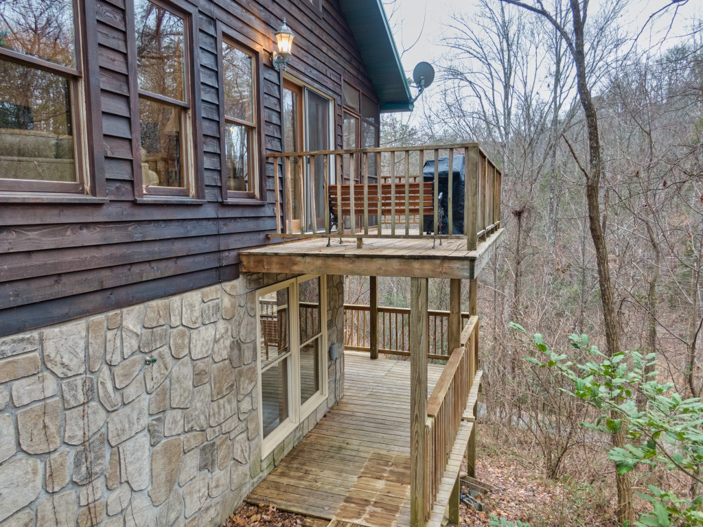 North Ridge Place Brand New Log Cabin with Hot Tub Great Location