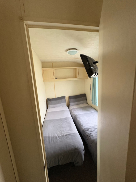 Cabin Sleeps 8 With Indoor Pool