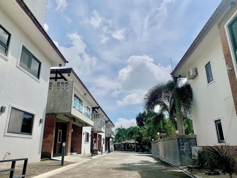 Koregon Pool Villas