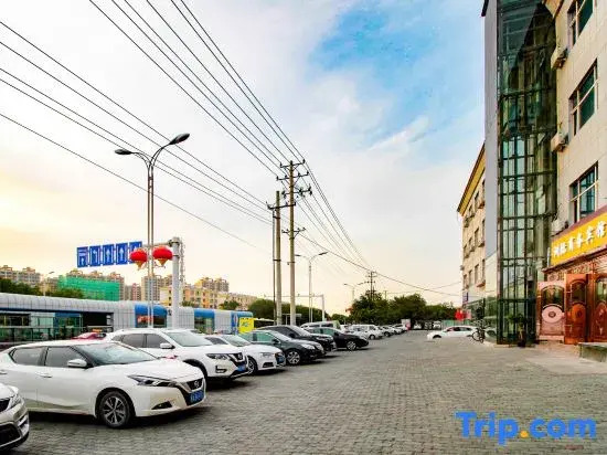 Zhouji Business Hotel (Urumqi Light Industry College)