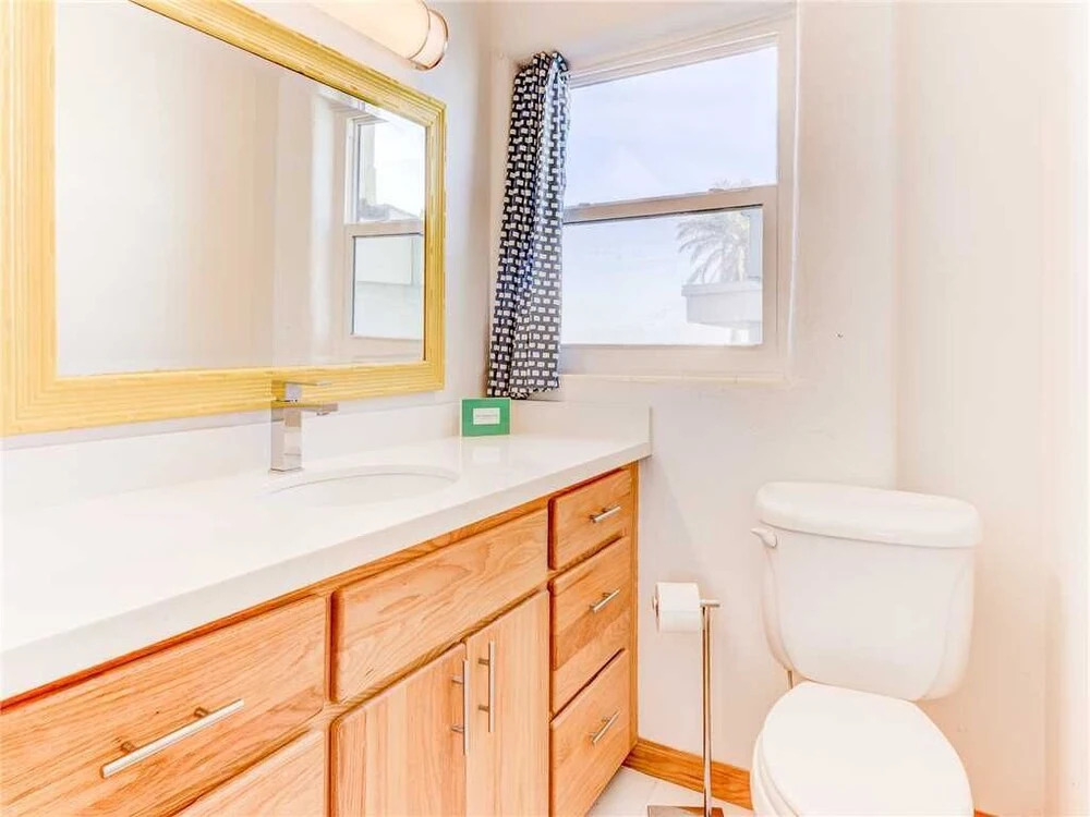 Sunshine House - Three Bedroom Home
