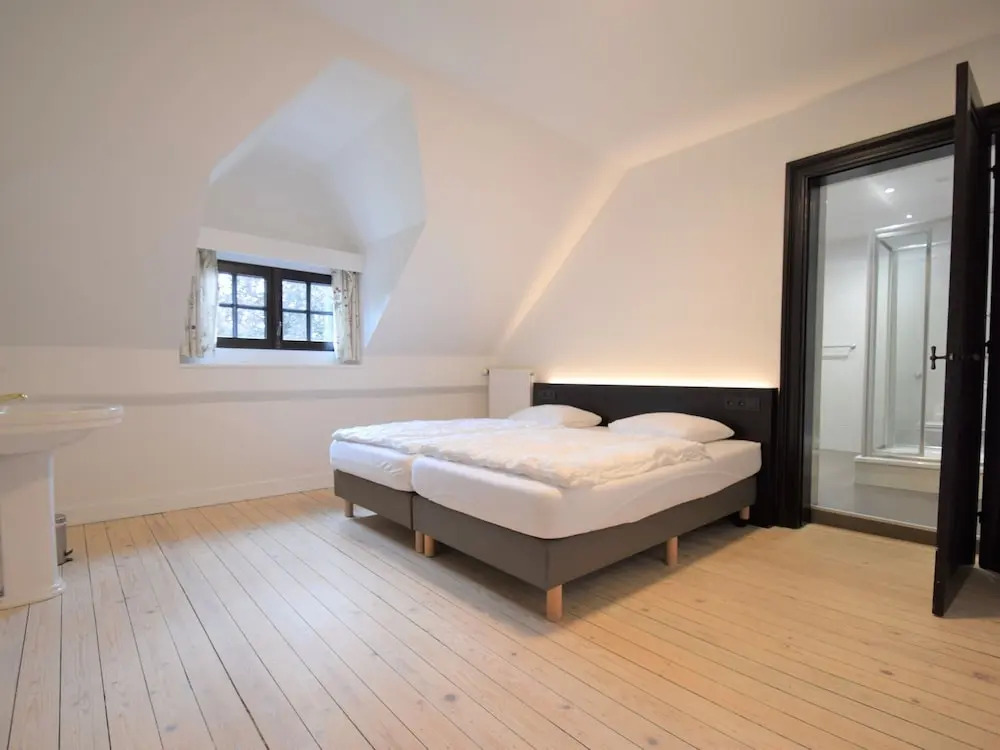Vintage Villa with Hot Tub & Infrared Sauna in Ardennes