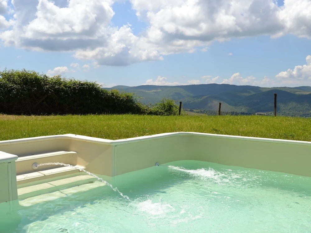 Lovely Holiday Home in Panzano With Swimming Pool